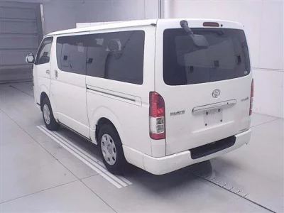 TOYOTA HIACE VAN