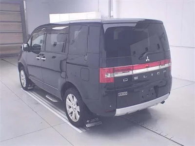 MITSUBISHI DELICA D5