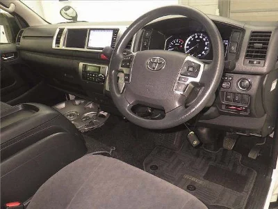 TOYOTA HIACE
