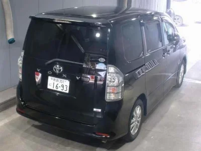 TOYOTA VOXY