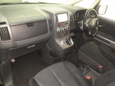 MITSUBISHI DELICA D5