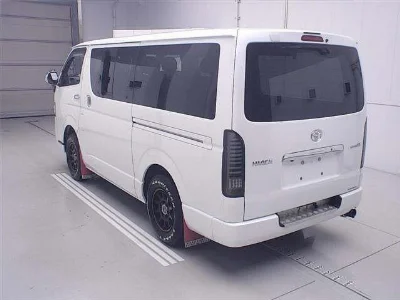 TOYOTA HIACE VAN