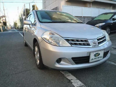 NISSAN TIIDA