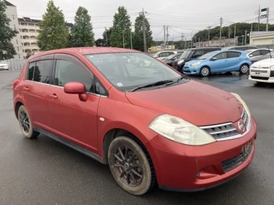 NISSAN TIIDA