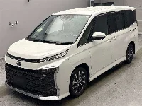 Цена авто Toyota Voxy с аукционов Японии, номер кузова ZWR90W, пробег 17 000, оценка 3