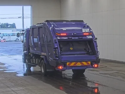 NISSAN UD