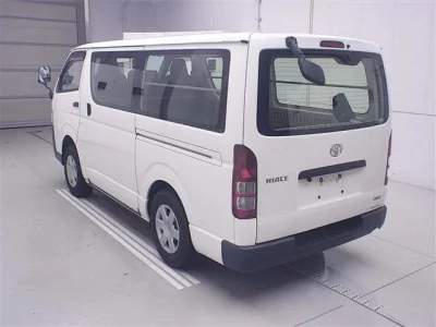 TOYOTA HIACE VAN
