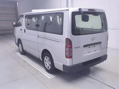 TOYOTA HIACE VAN