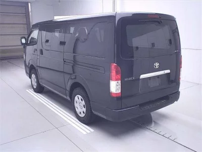 TOYOTA HIACE VAN