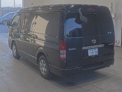 TOYOTA HIACE VAN