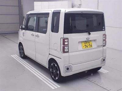 DAIHATSU WAKE