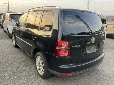 VOLKSWAGEN GOLF TOURAN