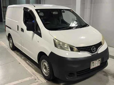 NISSAN NV200