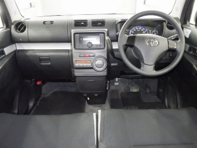 TOYOTA PIXIS SPACE