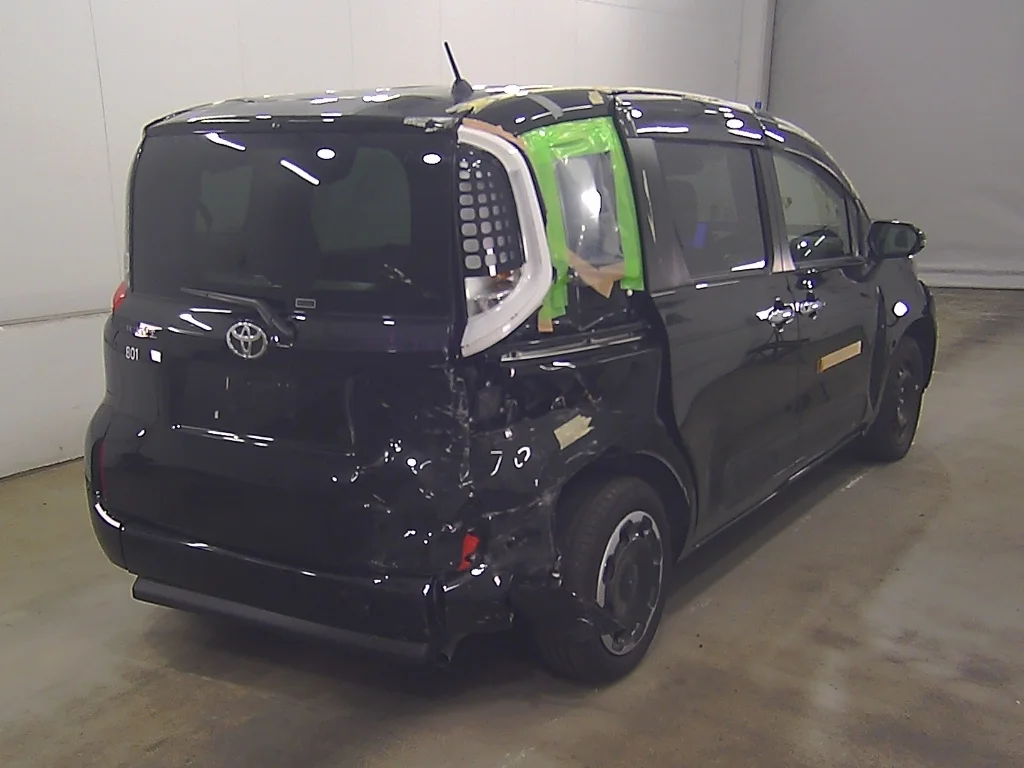 Toyota Sienta  с аукциона в Японии