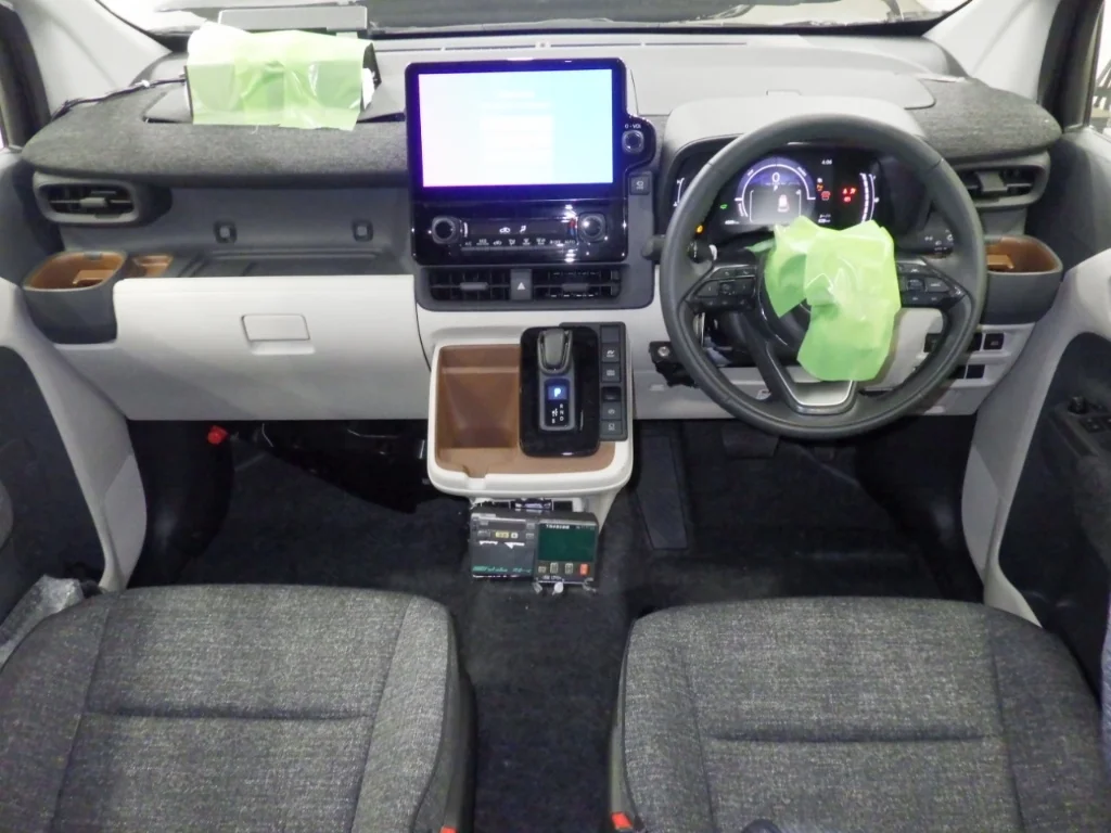 Toyota Sienta  с аукциона в Японии