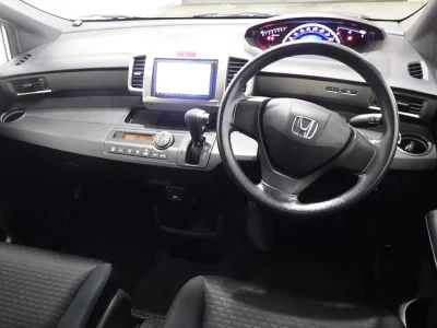 HONDA FREED SPIKE