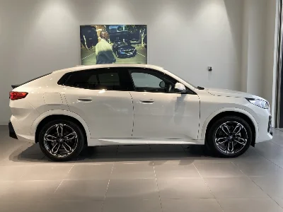 BMW IX2