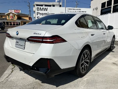 BMW 5 SERIES