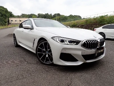 BMW 8 SERIES