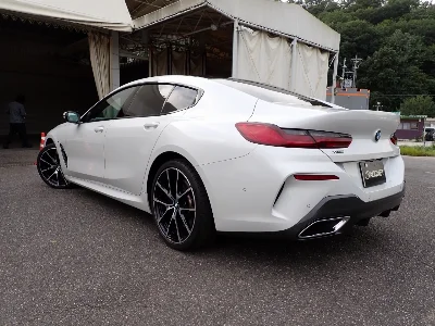 BMW 8 SERIES