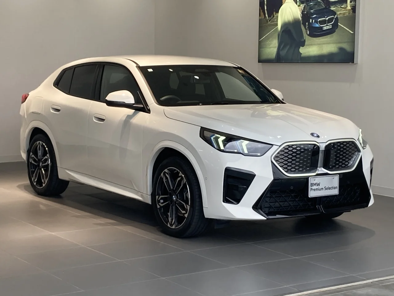 BMW iX2  с аукциона в Японии