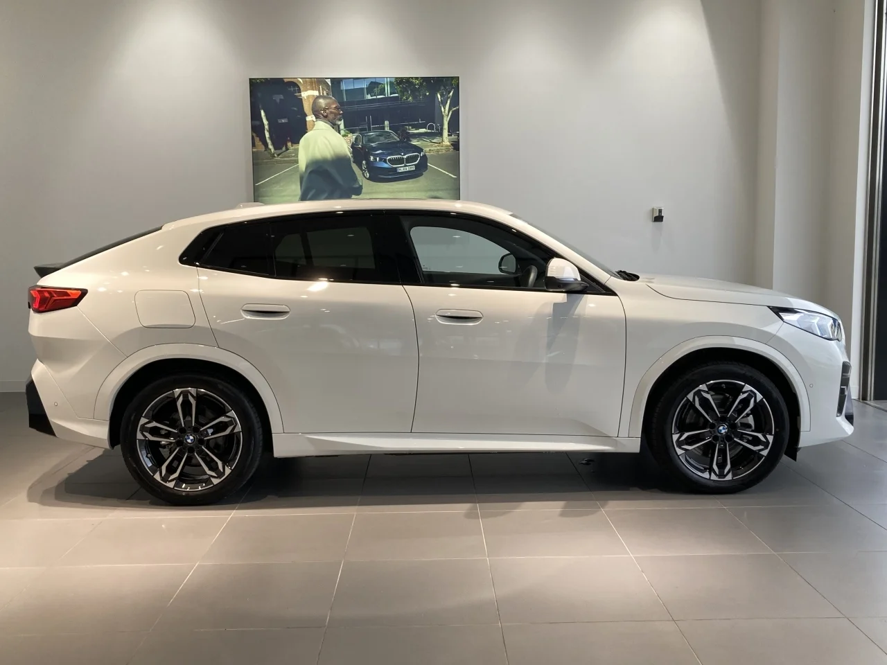BMW iX2  с аукциона в Японии
