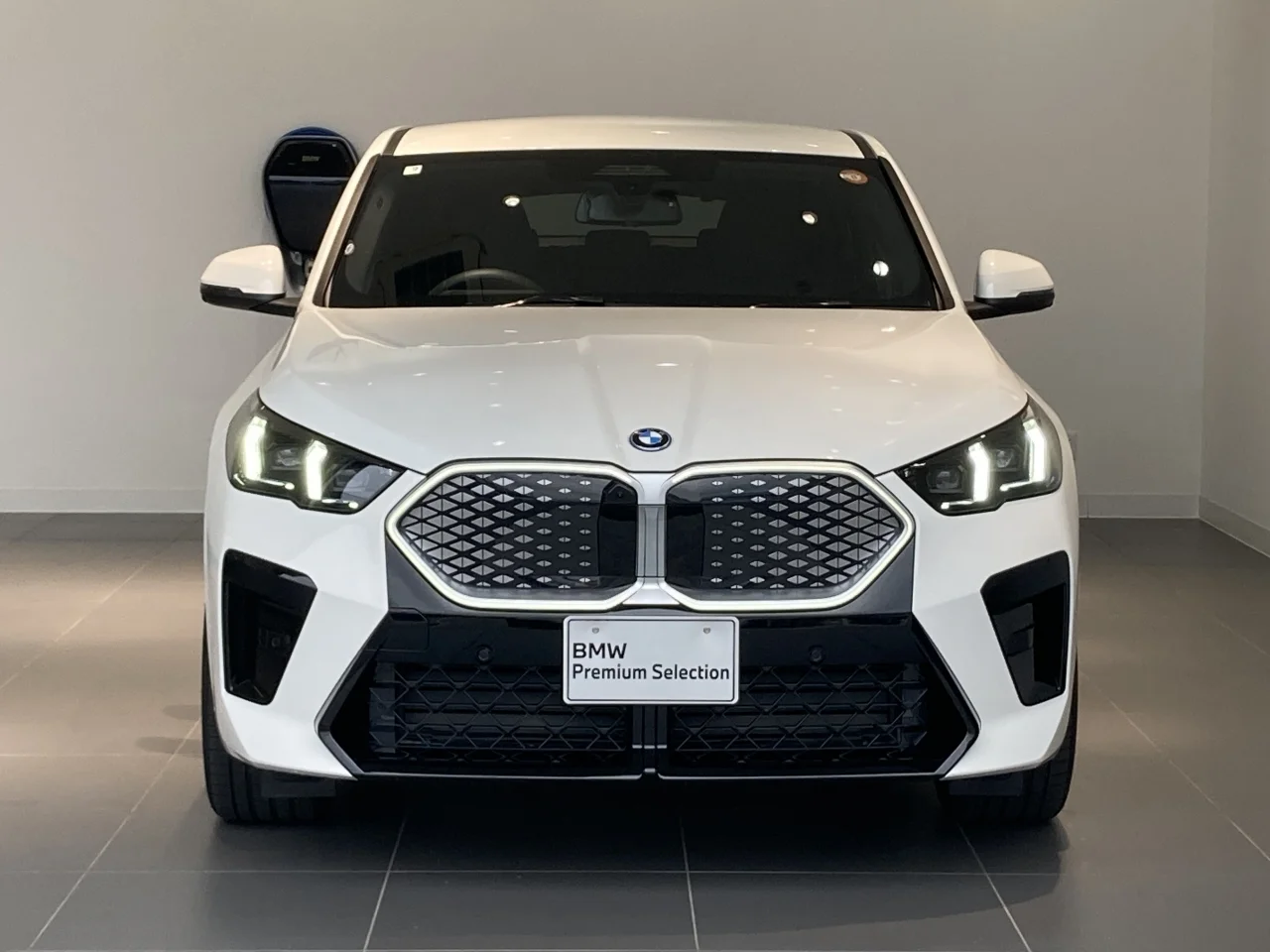 BMW iX2  с аукциона в Японии