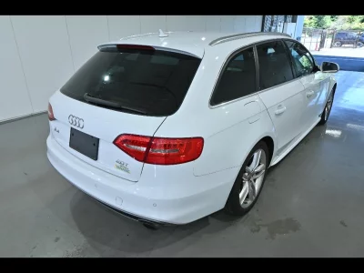AUDI A4 AVANTE