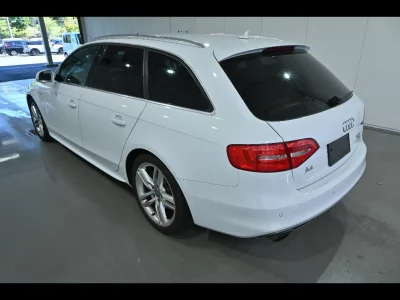 AUDI A4 AVANTE