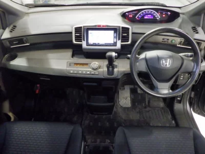 HONDA FREED SPIKE
