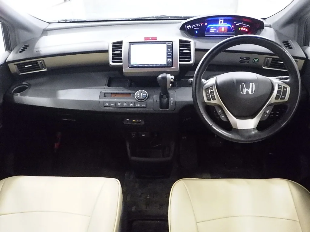 Honda Freed Spike  с аукциона в Японии