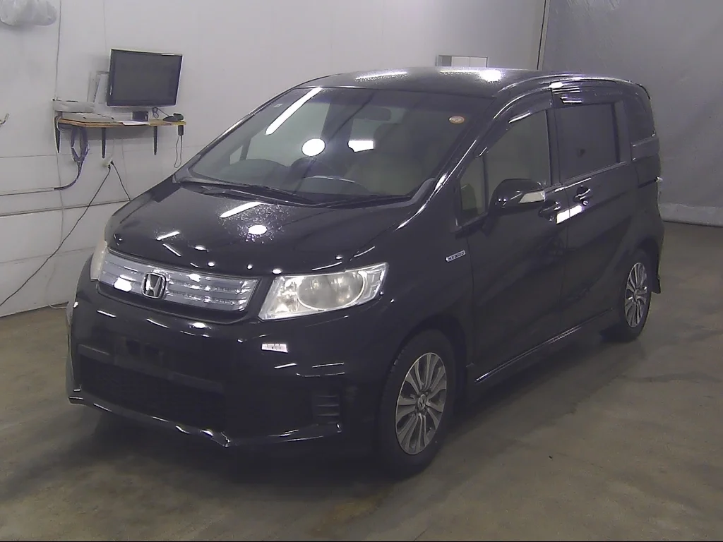Honda Freed Spike  с аукциона в Японии