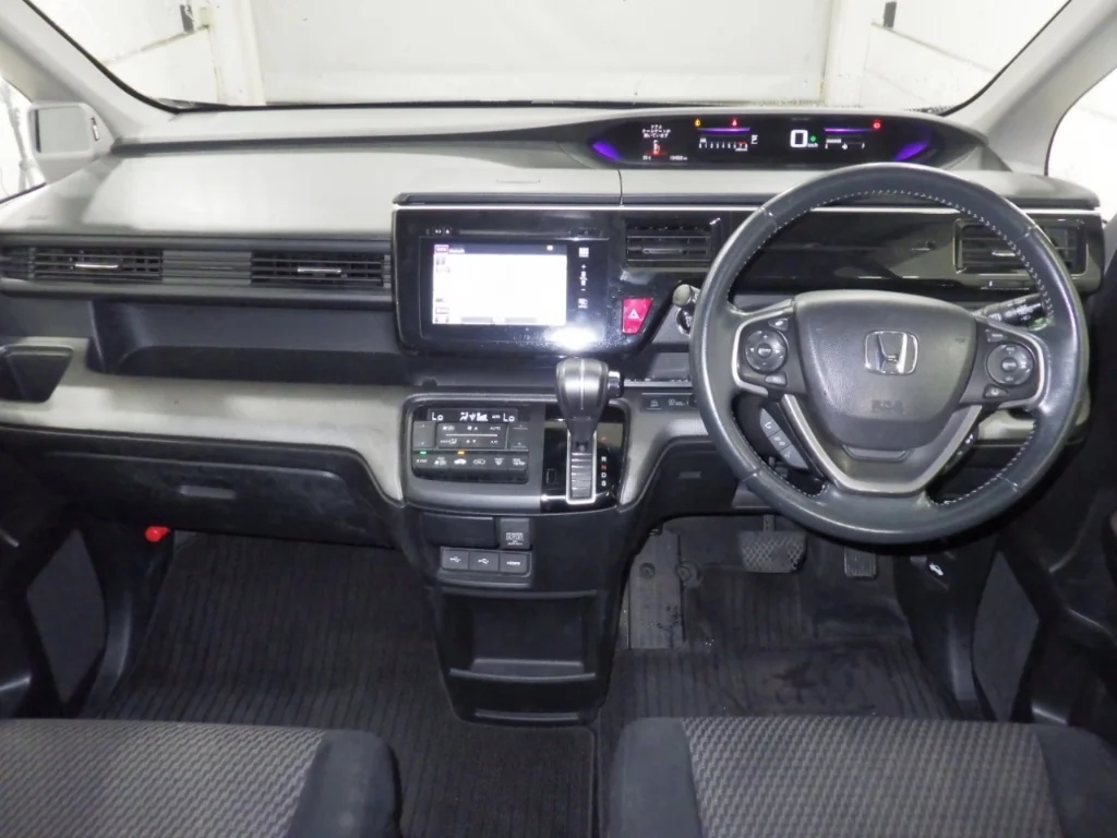 Honda Stepwgn  с аукциона в Японии