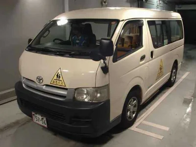TOYOTA HIACE