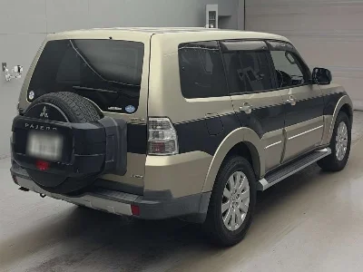 MITSUBISHI PAJERO