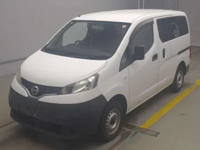 NISSAN NV200