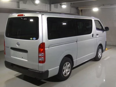 TOYOTA REGIUS VAN