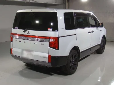 MITSUBISHI DELICA D5