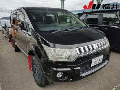 MITSUBISHI DELICA D5