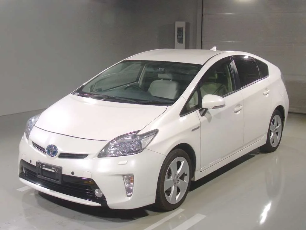 Toyota Prius  с аукциона в Японии