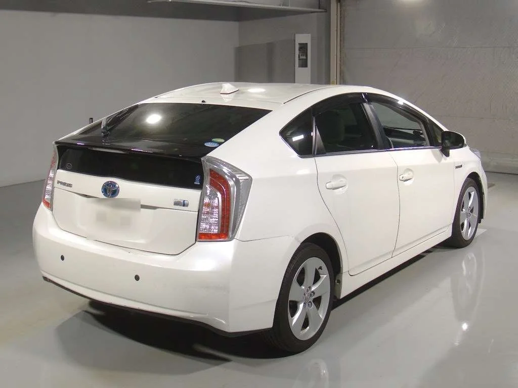 Toyota Prius  с аукциона в Японии