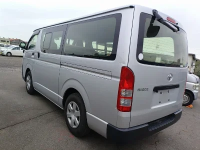 TOYOTA HIACE VAN