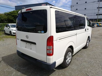 TOYOTA HIACE VAN