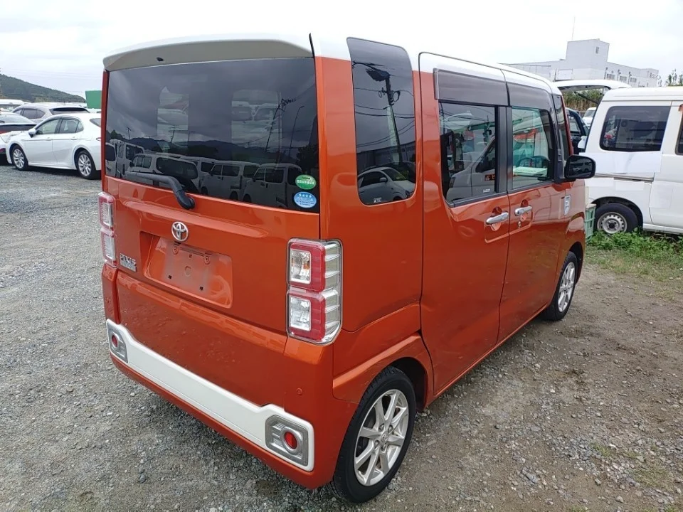 Toyota Pixis Mega 2WD, миниатюра 2