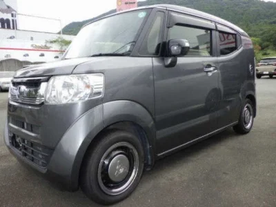 HONDA N BOX SLASH
