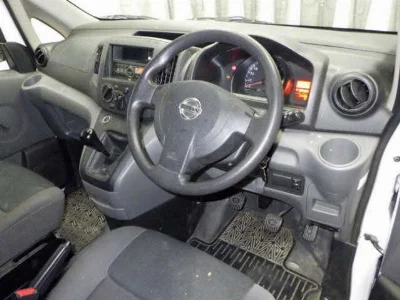 NISSAN NV200