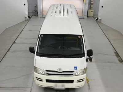 TOYOTA HIACE VAN