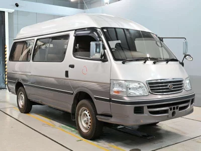 TOYOTA HIACE