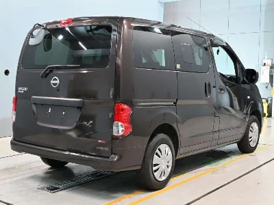 NISSAN NV200